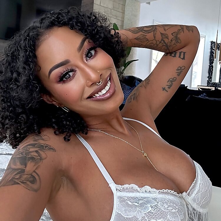 Top 100 Black OnlyFans Models in 2025 (Ebony OnlyFans)