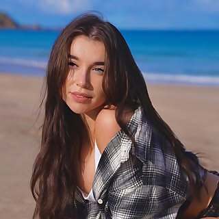 Top 90 Brunette OnlyFans Influencers in 2025