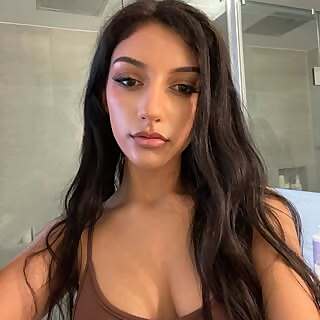 Top 25 Indian Onlyfans Influencers in 2025 (Indian OnlyFans Models)