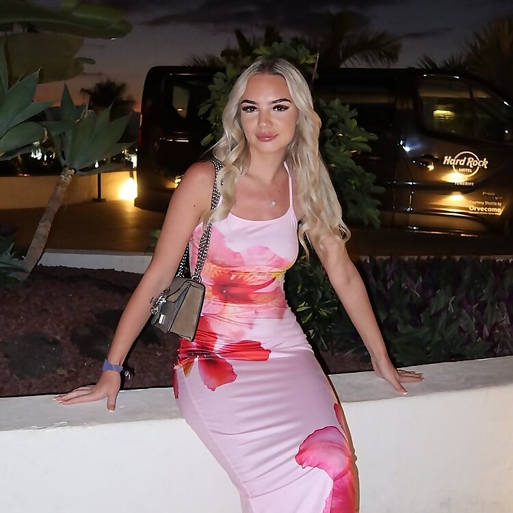 Top 100 UK OnlyFans Influencers in 2025 (British OnlyFans Models)