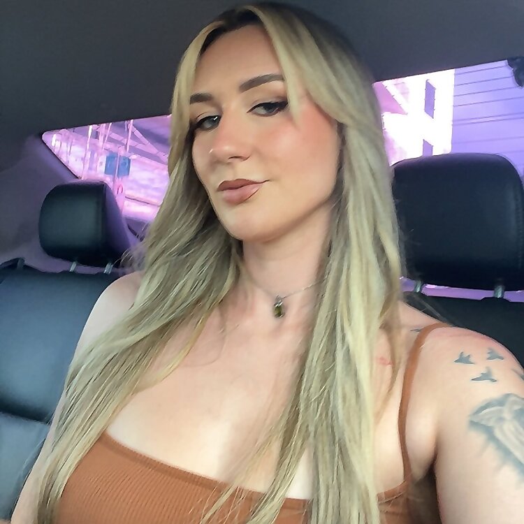 Top 35 Tall Girl OnlyFans Influencers in 2025 (Tall OnlyFans Models)