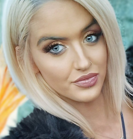 Top 35 Tall Girl OnlyFans Influencers in 2025 (Tall OnlyFans Models)