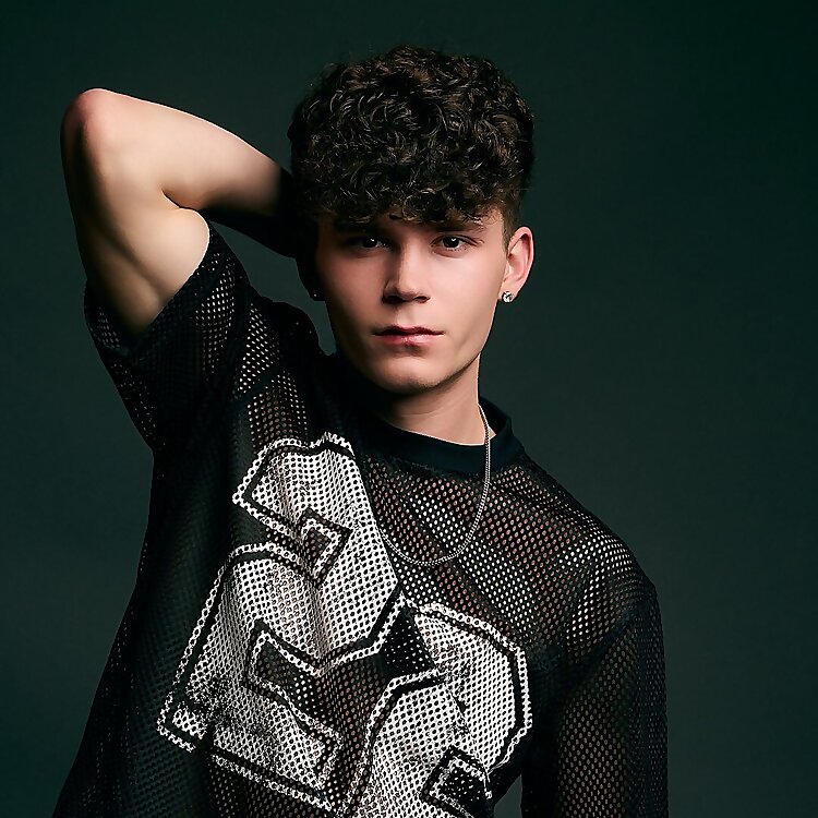 Top 45 Gay Onlyfans Influencers in 2025