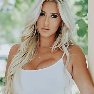 Top 15 Mom OnlyFans Influencers in 2025