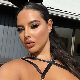 Top 30 Curvy Models Influencers in 2025