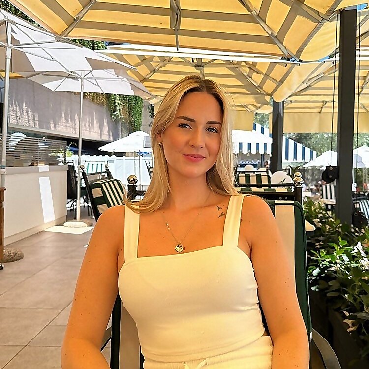 Top 35 Tall Girl OnlyFans Influencers in 2025 (Tall OnlyFans Models)