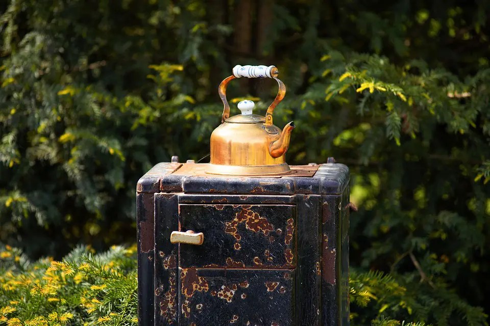 Although grounds can be acidic, in small amounts they won't disrupt compost ph or so what's the right course of action with coffee grounds? 14 Ways To Use Coffee Grounds In Your Garden Art Home
