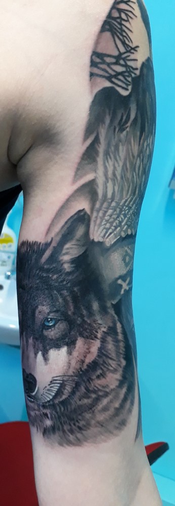 Tatuaggio Lupo E Donna Indiana - Denis Trevisani Tattoo Studio 1000_x_346_jpg