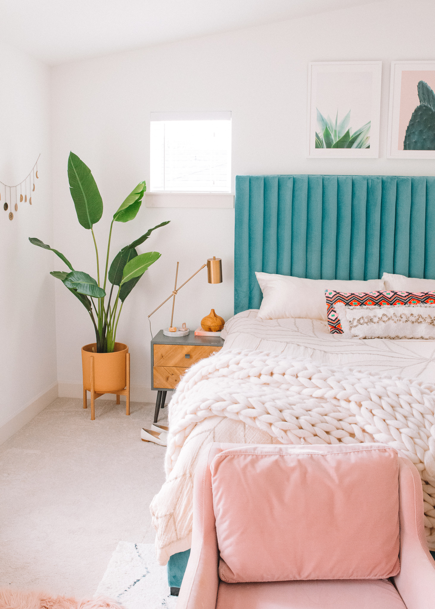 Halloween is not about how you make other people feel scared with your costume and makeup, but also about welcoming them with nice halloween home theme. Boho Pinterest Bedroom Novocom Top