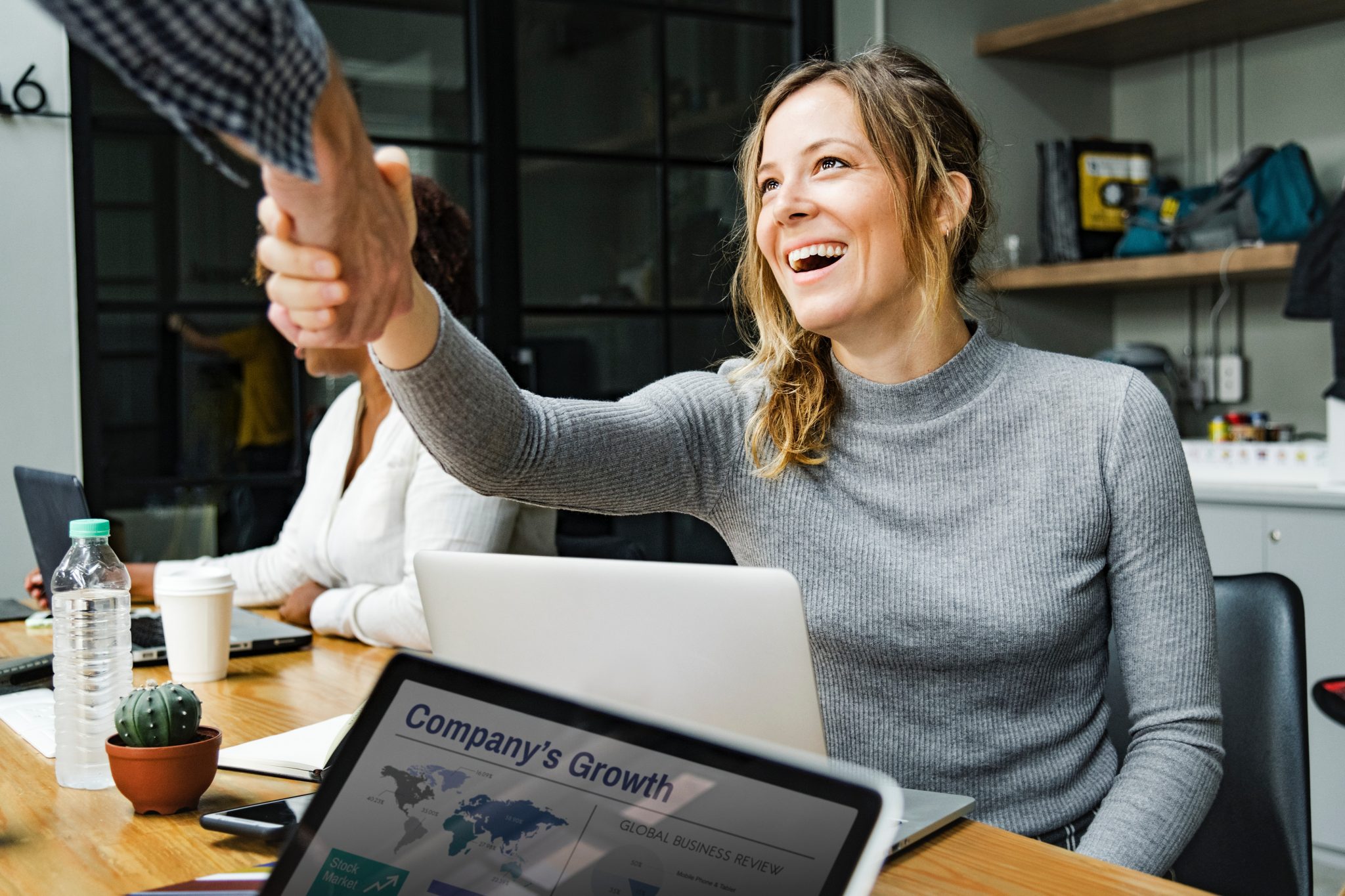 The 5 Reasons To Keep In Touch With Your Customers(03)