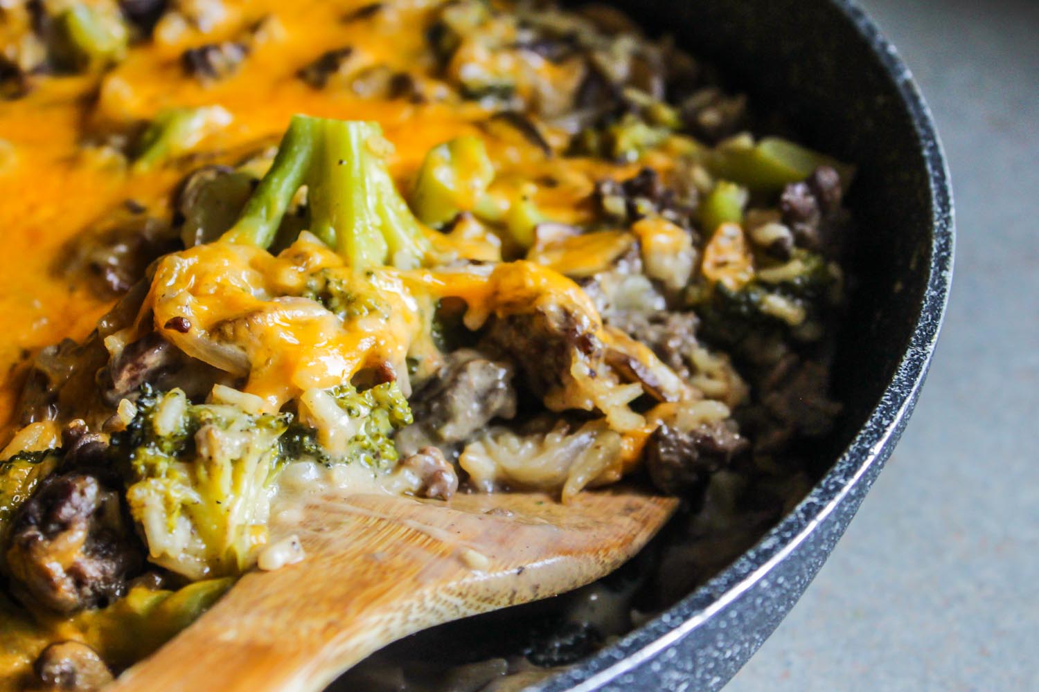Updated aug 20, 2020published jan 29, 2019 by julia 72 commentsthis post may contain affiliate links. Cheesy Beef and Rice Broccoli Casserole - Lisa G Cooks