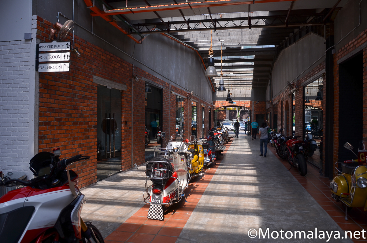 The grand opening was also witnessed by max biaggi a former grand prix motorcycle road racing world champion and. 2017 I-Moto I-Workshop Gasket Alley Vespa Aprilia_2 ...