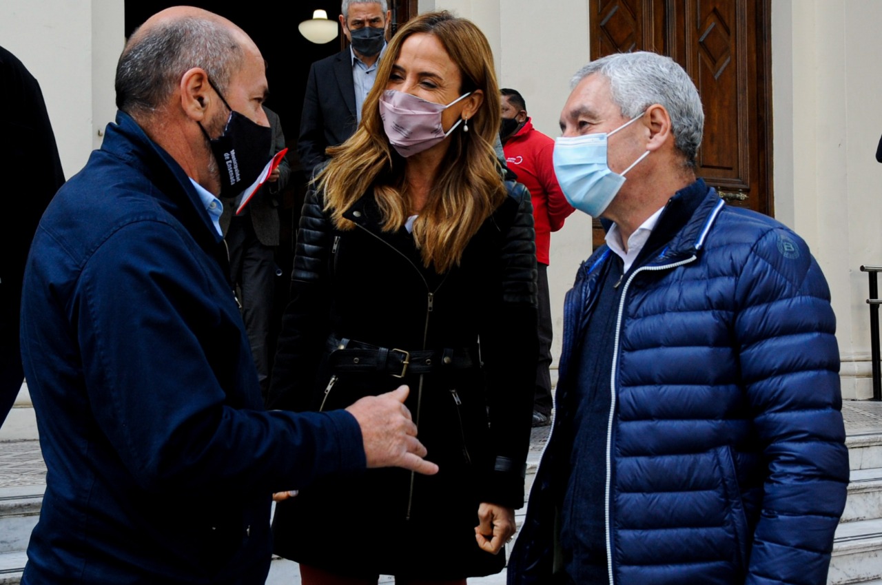 Jun 05, 2021 · por otro lado, victoria tolosa paz se refirió a las medidas de asistencia social que implementó el gobierno frente a la crisis económica, como el uso de la tarjeta alimentar. Victoria Tolosa Paz Se Diferencio De Julio Garro Pulso Noticias