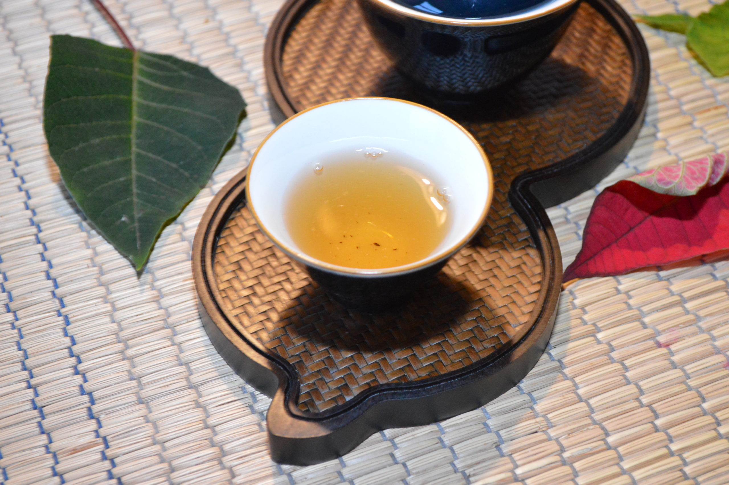 It is often called a teaball or tea maker, and sometimes a tea egg. Gai Wan Set De Hua Porcelain Covered Tea Bowl 4 Colors Liu Tea Art Shop