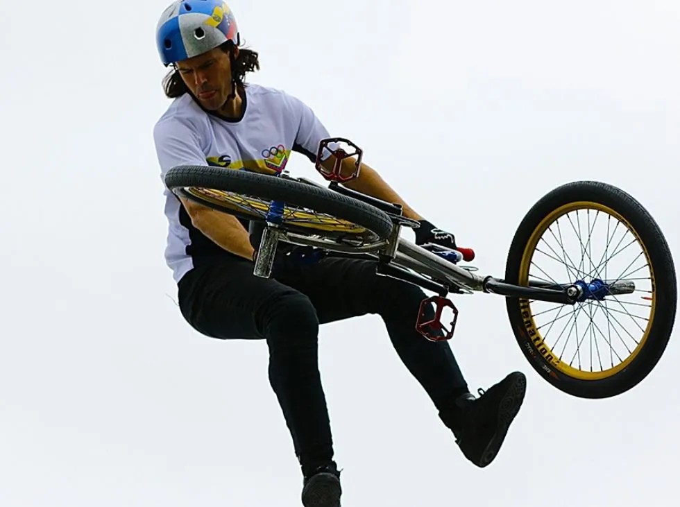 All bmx freestyle athletes participating in the 2021 uci urban cycling world championships from 4 to 8 june in montpellier (france) will be able to vote for one representative per gender. Daniel Dhers To Live The Olympic Dream At 36 Lider En Deportes