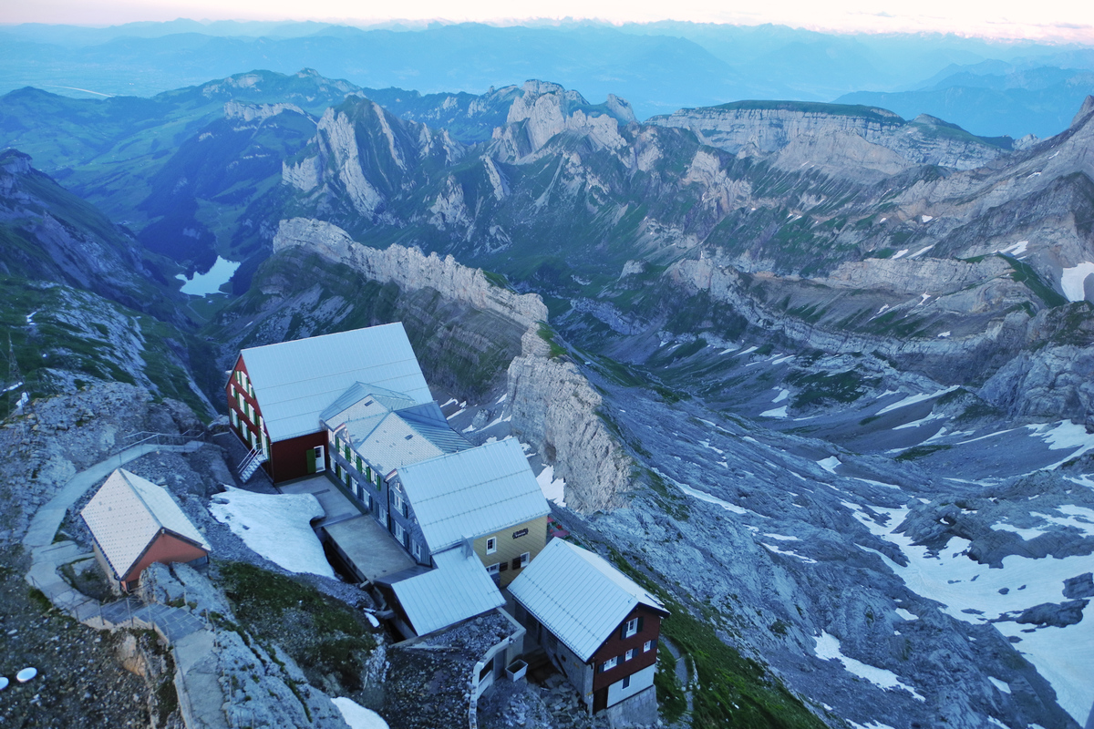 Gemeinsam mit professionellen partnern betreut starrider herausragende künstler aus der musik. Sämtisersee - Bollenwees - Rotsteinpass - Säntis (2 Tage ...