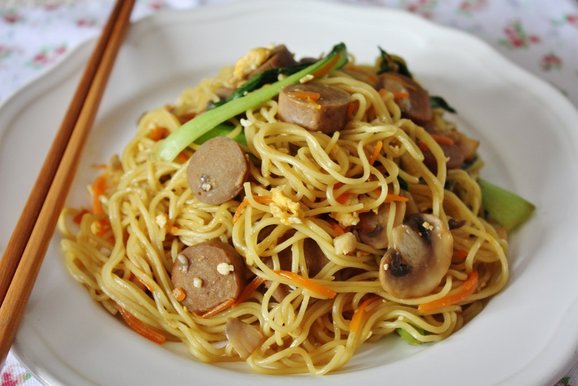 We love the combo of sweet potato and zucchini, but feel free to play around with your spiralized veggies—carrots 1. Fried Egg Noodles Recipe (with chicken franks and vegetables) | Spring Tomorrow