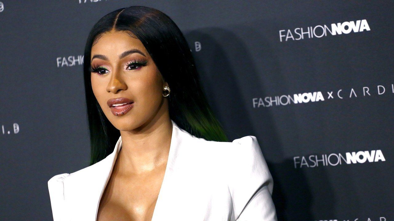 Cardi B Sulfureuse Elle Devoile Son Enorme Tatouage Sur Ses Fesses