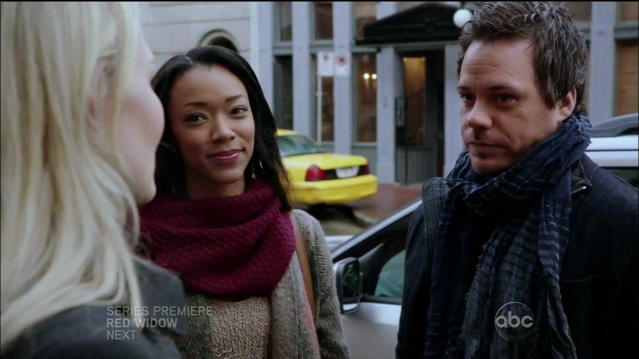 Once Upon A Time 2x15 "The Queen Is Dead" Emma Meets Neal