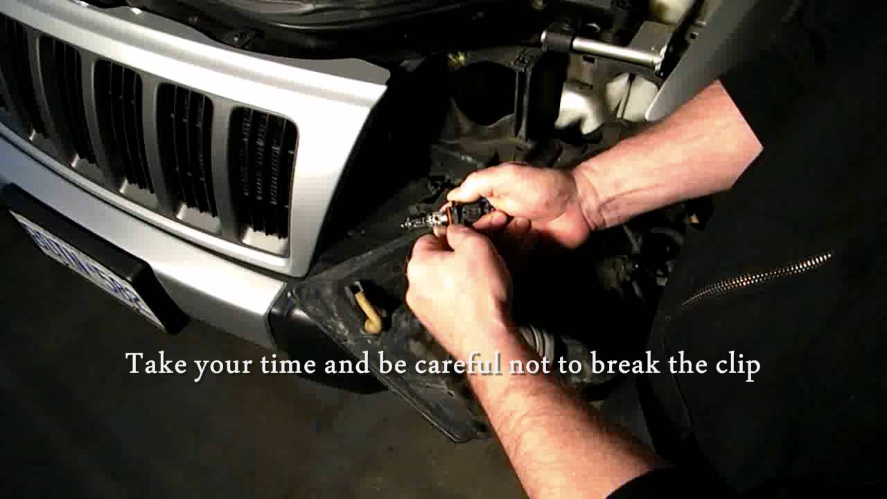 How To Change a Headlight/Turn Signal on a Jeep Grand Cherokee 9904