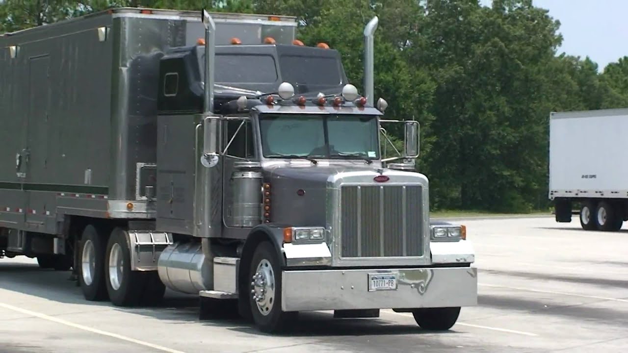 NICE PETERBILT SEMI TRUCK AT REST AREA YouTube