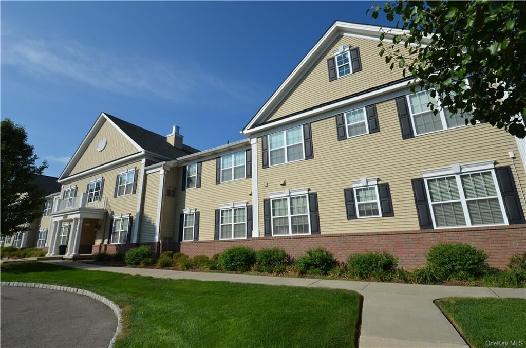 107 Canter Court, Goshen, NY 10924 2 bed/2 bath