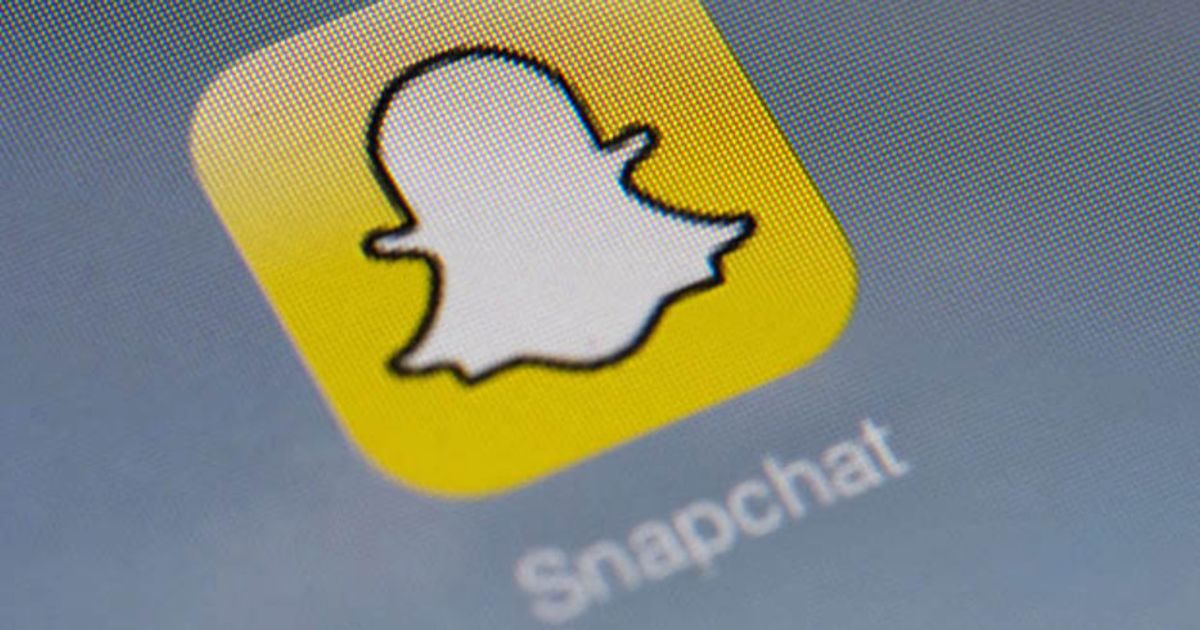 Hackers threaten to post thousands of naked selfies from Snapchat