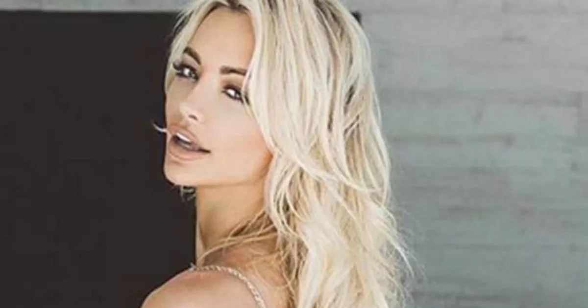 A pose that should come with an 18+ rating Lindsey Pelas unloads 32DDD