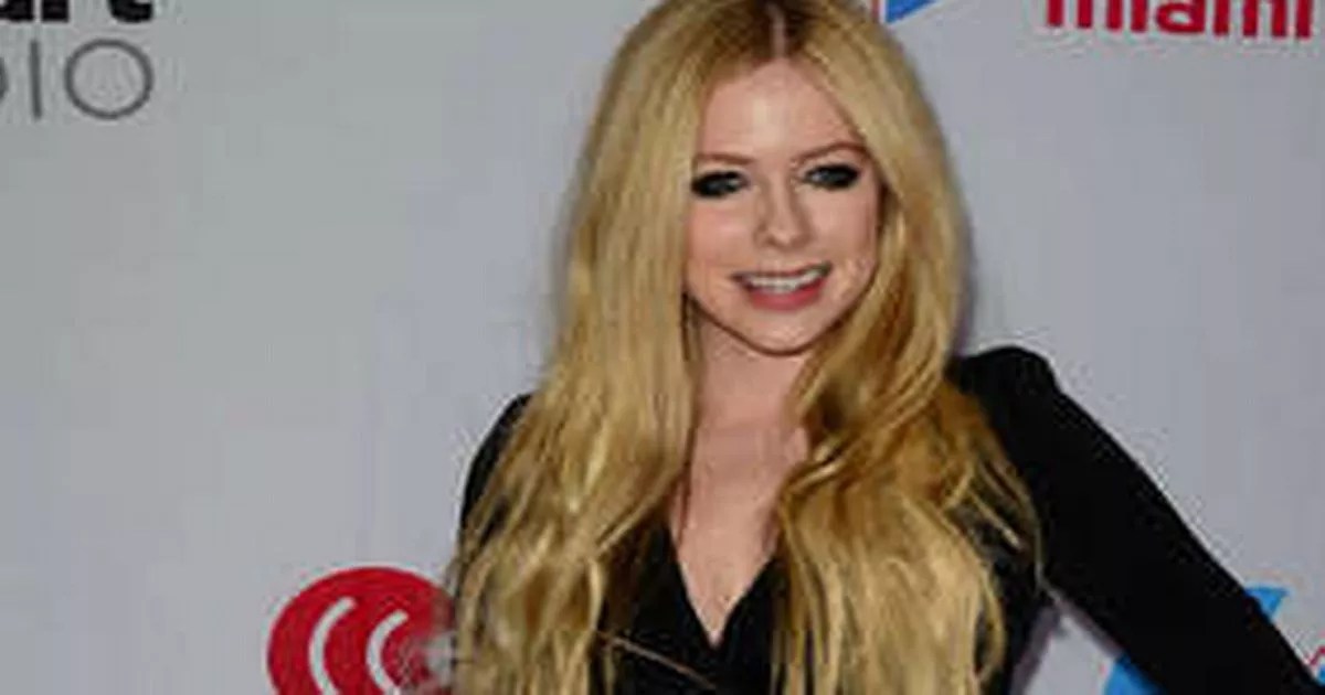Avril Lavigne defends controversial Hello Kitty video Daily Star