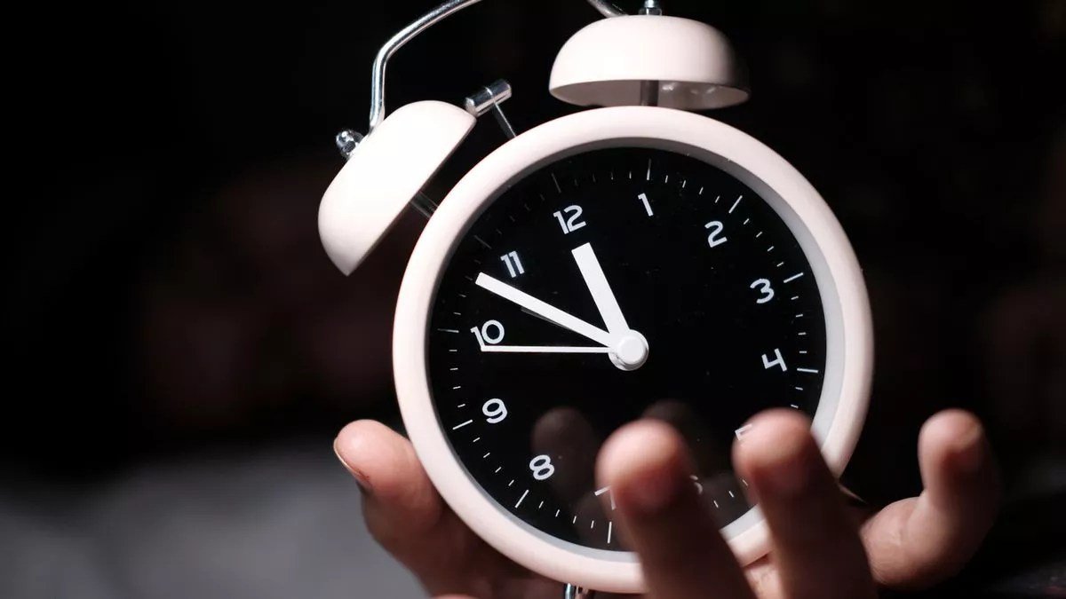 What time does the clock go forward tonight as we lose an hour of
