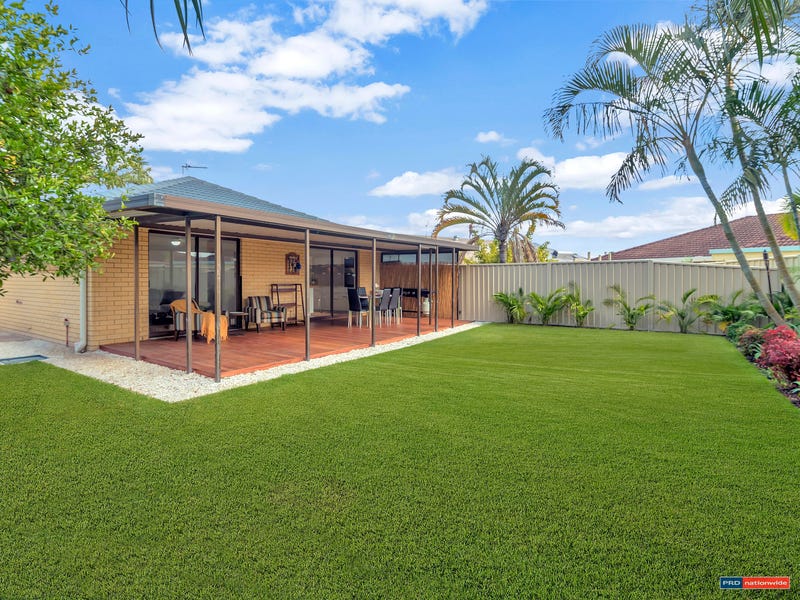 2/4 Flora Close, Burleigh Waters, Qld 4220 Property Details