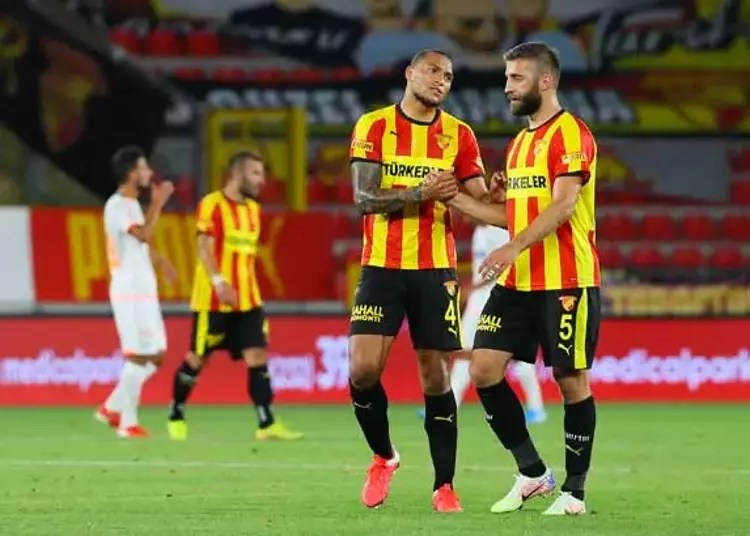 1993 doğumlu futbolcu alpaslan öztürk belçika'nın antwerp şehrinde dünyaya gelmiştir. Alpaslan Öztürk'ün menajeri resmen açıkladı! Galatasaray ...