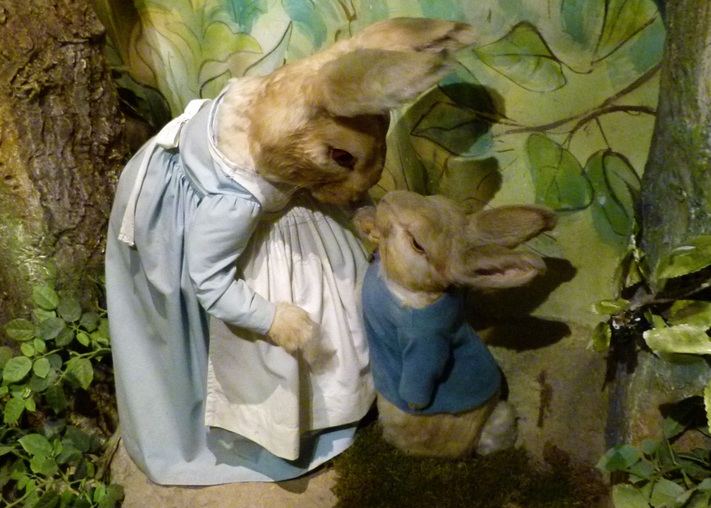 What Time Is It, Peter Rabbit? : A Clock Book, Hardcover by Potter.