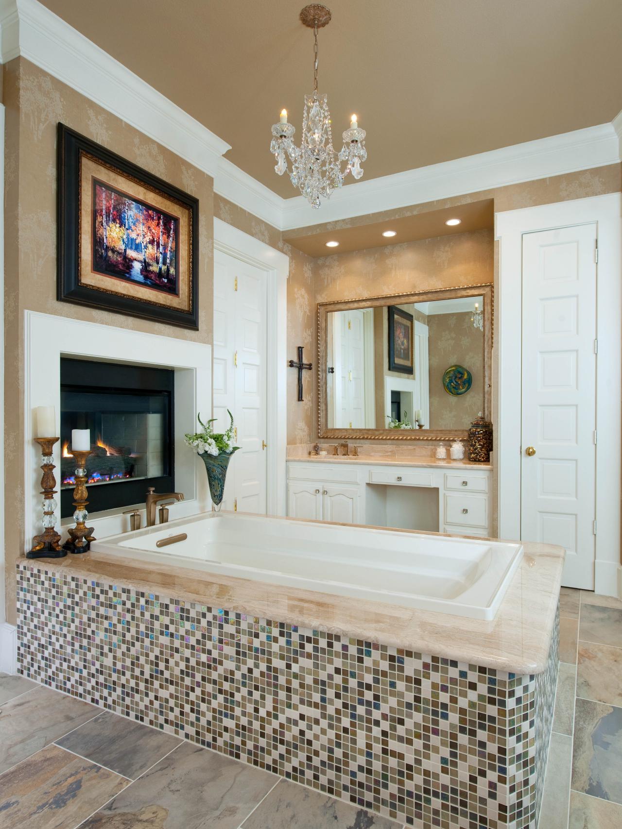 20 Luxurious Bathrooms with Elegant Chandelier Lighting