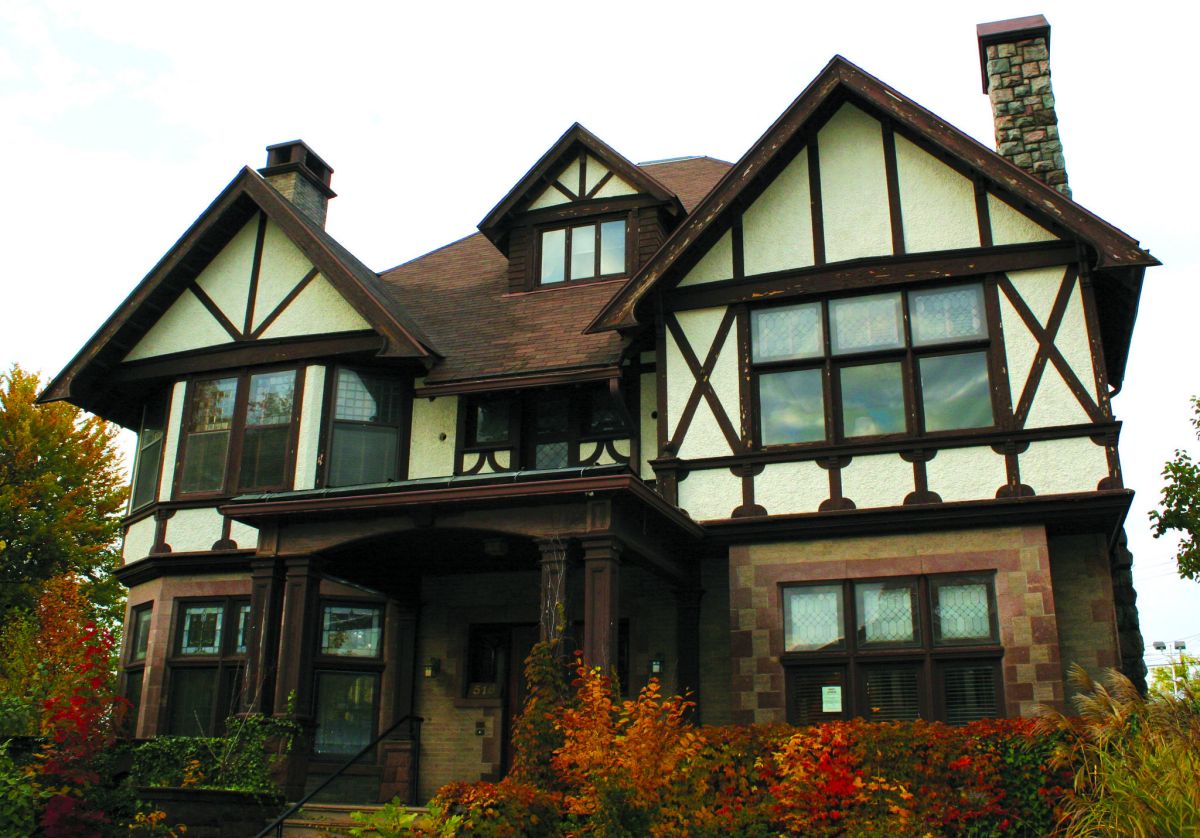 20 Tudor Style Homes To Swoon Over