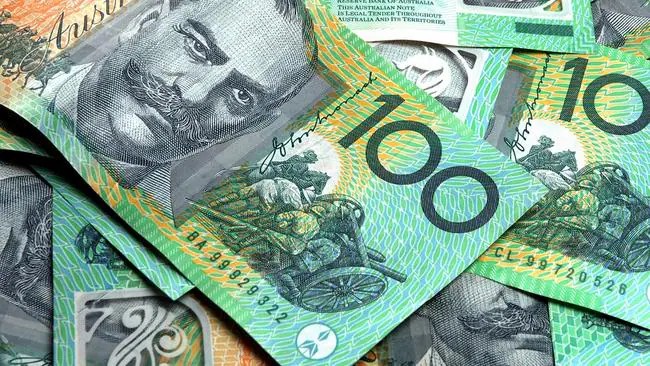 Australian money Most of us use paywave, so where are all the 100 notes?