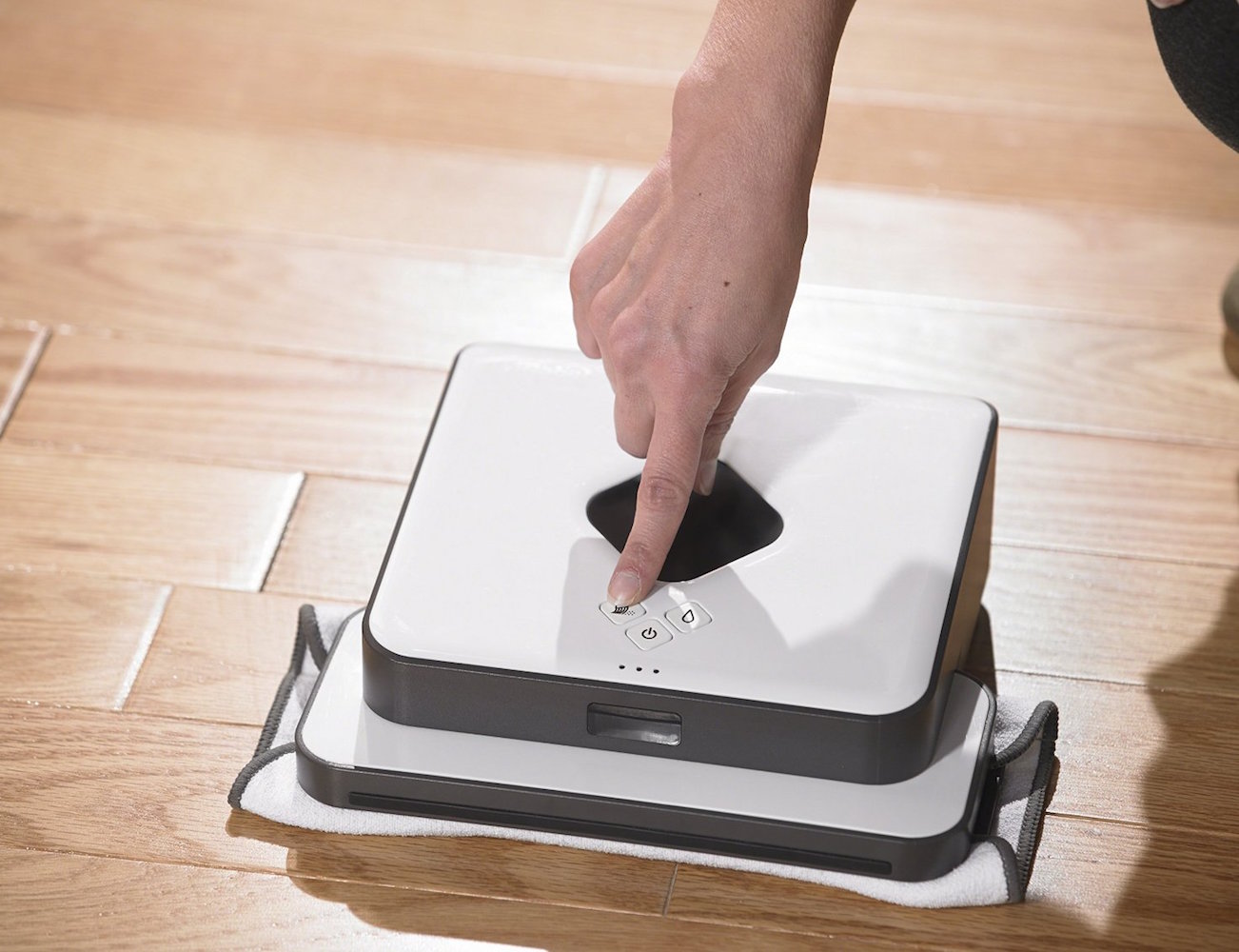 iRobot Braava 320 Super Efficient Floor Mopping Robot