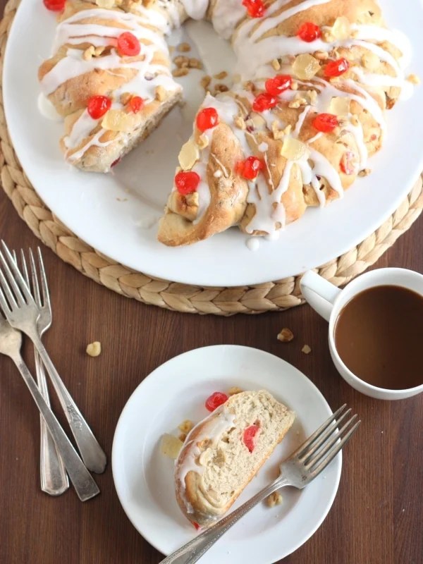 Enjoy this christmas tree shaped coffee cake that's drizzled with orange glaze and garnished with candied cherries. Christmas Coffee Cake Ring Completely Delicious