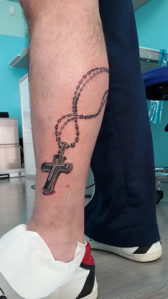 Tatuaggio Rosa Blu Con Croce - Denis Trevisani Tattoo Studio 1000_x_563_jpg
