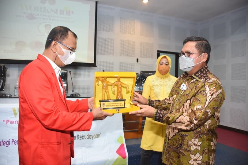 Marten Taha Ajak Para Profesor UNHAS Bahas Konsepsi Kebudayaan Gorontalo -  Dulohupa.id