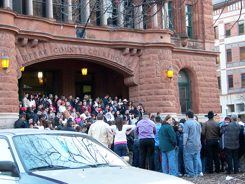 San Antonio (TX) Daily Photo Mass Wedding at Courthouse