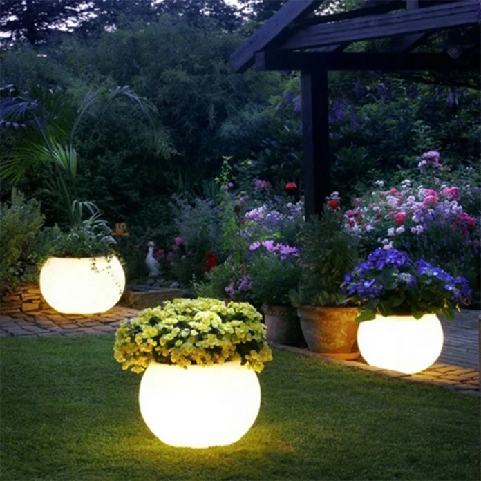 27 Outdoor Solar Lighting Ideas to Inspire