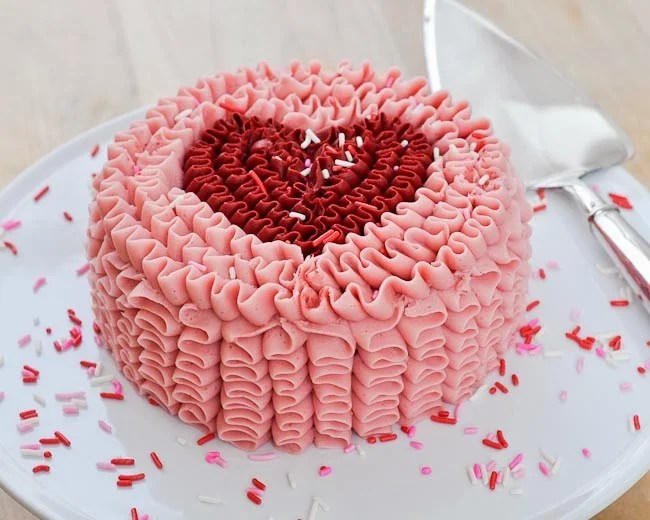 BAKE YOUR HEART WITH THESE LOVELY VALENTINE CAKE
