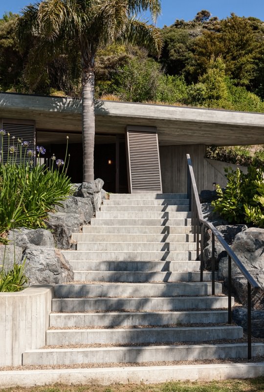 Rawhiti Bach in New Zealand by Studio Pacific Architecture