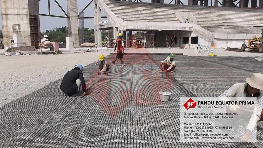Pemasangan Geogrid Lapangan Sepakbola Jababeka Cikarang
