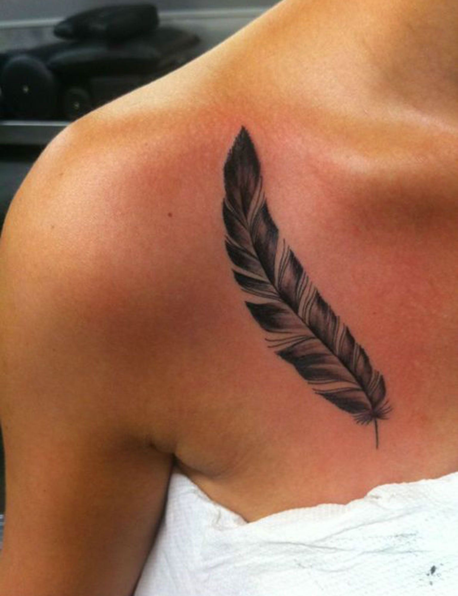 43 Tatouage Main Femme Plume 43 Tatouage Main Femme Plume