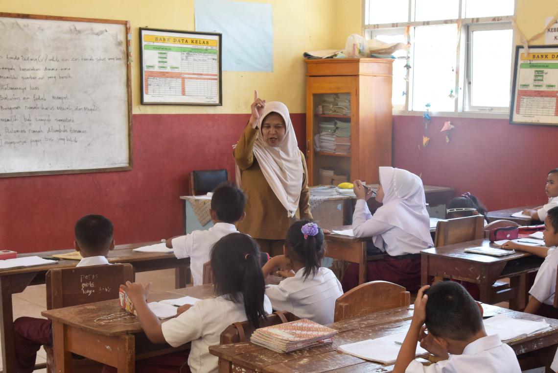 Gaji Guru dan Tenaga Kependidikan Honorer di Indonesia
