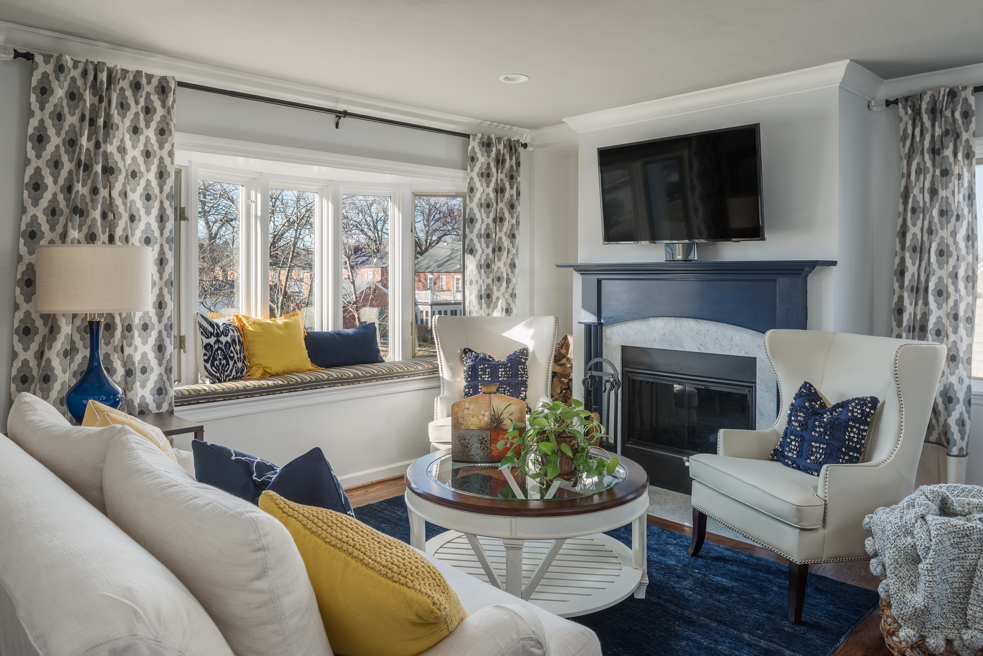 Transitional interior design in Webster Groves by S&K