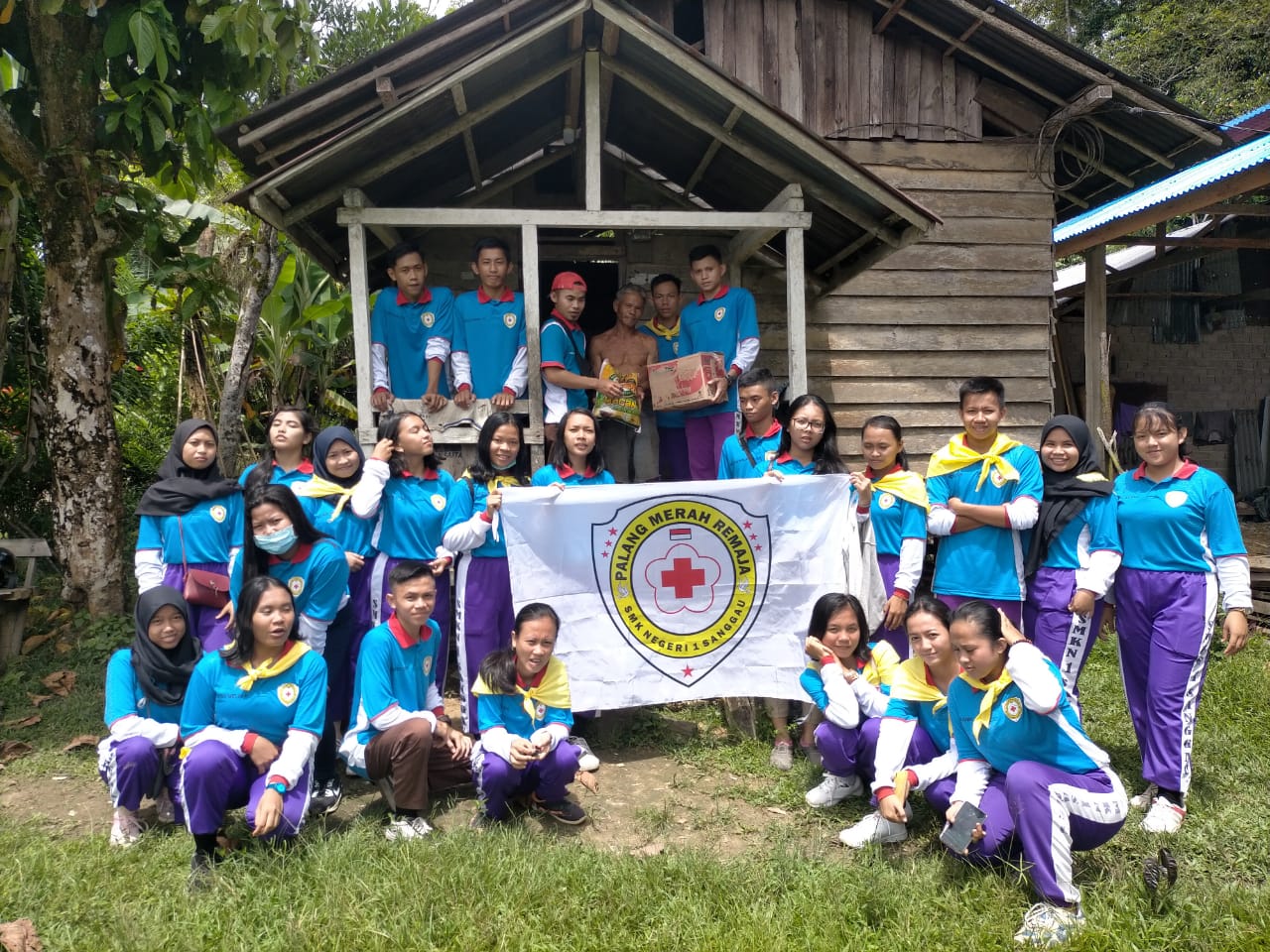 Wujudkan Tri Bhakti, PMR Wira SMKN 1 Sanggau Gelar Baksos – SMKN 1 SANGGAU