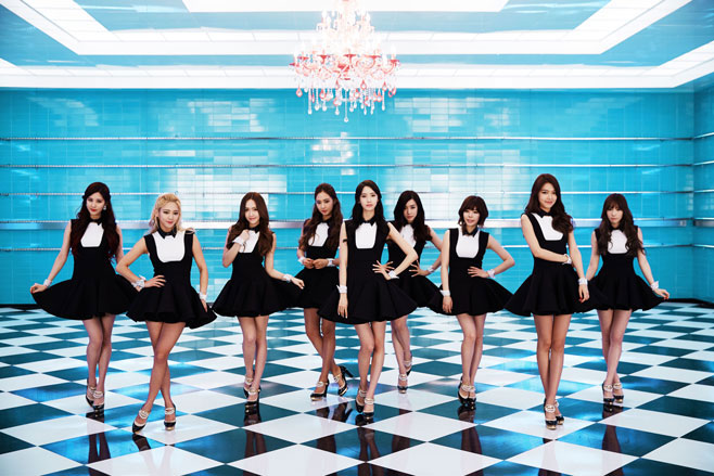 SNSD Mr Mr Black & White SNSD Pics